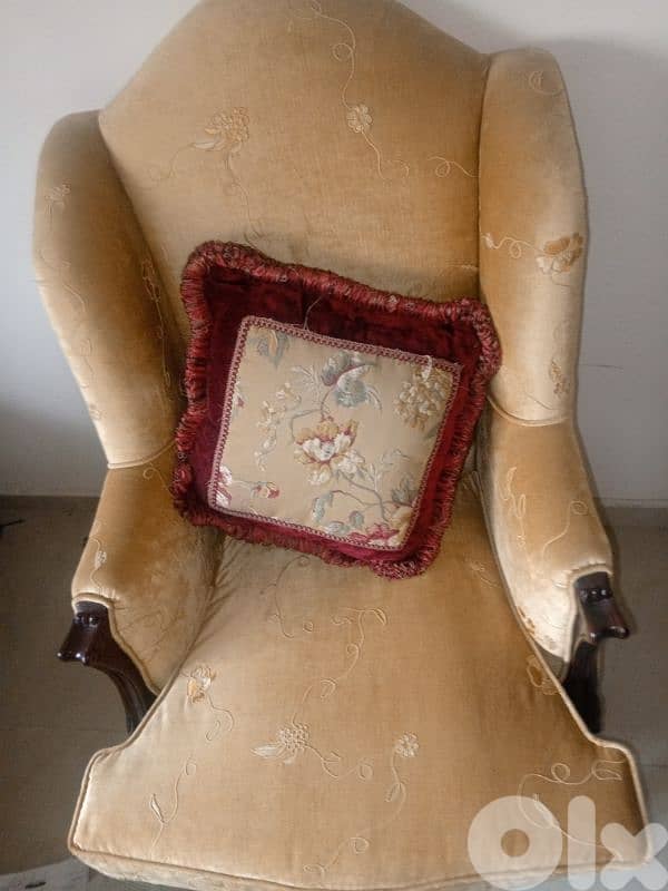 Vintage Wingback Armchair – Upholstered with Wooden Legs classic style 1