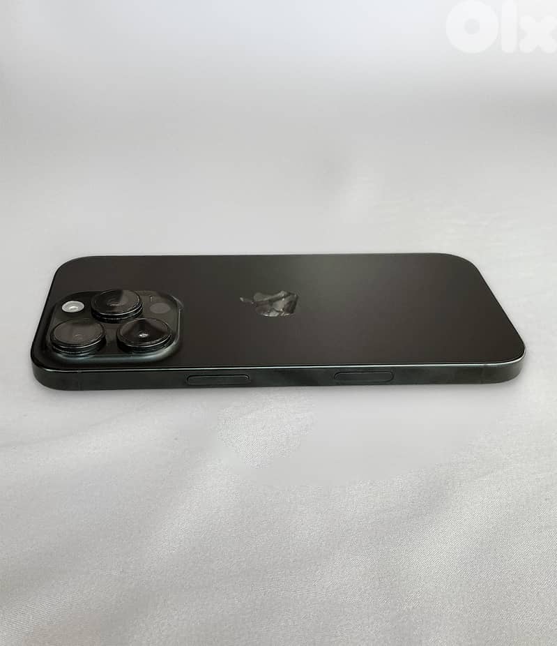 iPhone 16 Pro – 512GB (used like new) 3