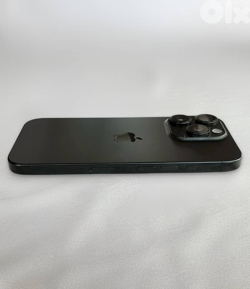 iPhone 16 Pro – 512GB (used like new) 4