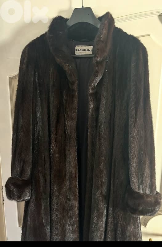 vison femelles manteau longue noir Roger roche . 1