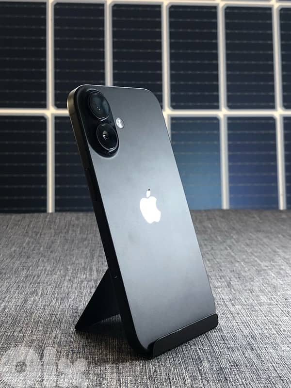 iphone 16 (screen, back panel, and apple warranty) 4