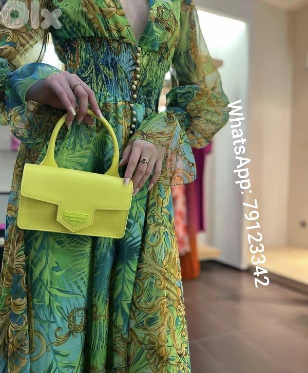 Dress Medium size one color - WhatsApp: 79123342 3