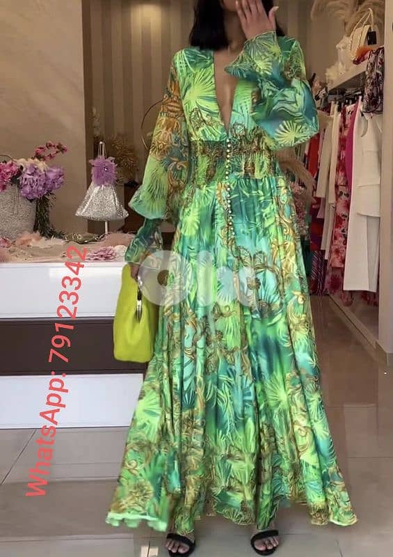 Dress Medium size one color - WhatsApp: 79123342 0