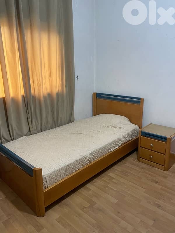 Modern Wooden Bedroom Set – Excellent Condition 2