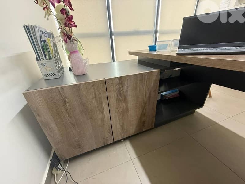 Desk for office or clinic 2