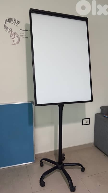 MAGNETIC MOVABLE FLIP CHART 70X100 used like new 1