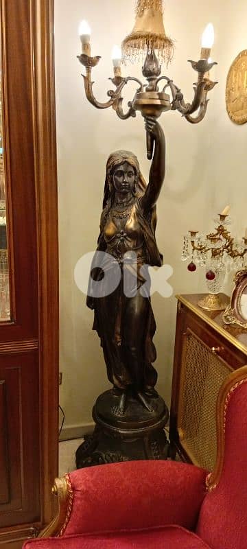 big statu rezine 1