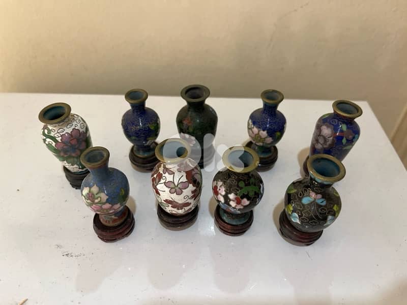 Tiny decorative vases 1