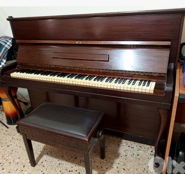 الات نفخ موسيقية. وبيانو 0