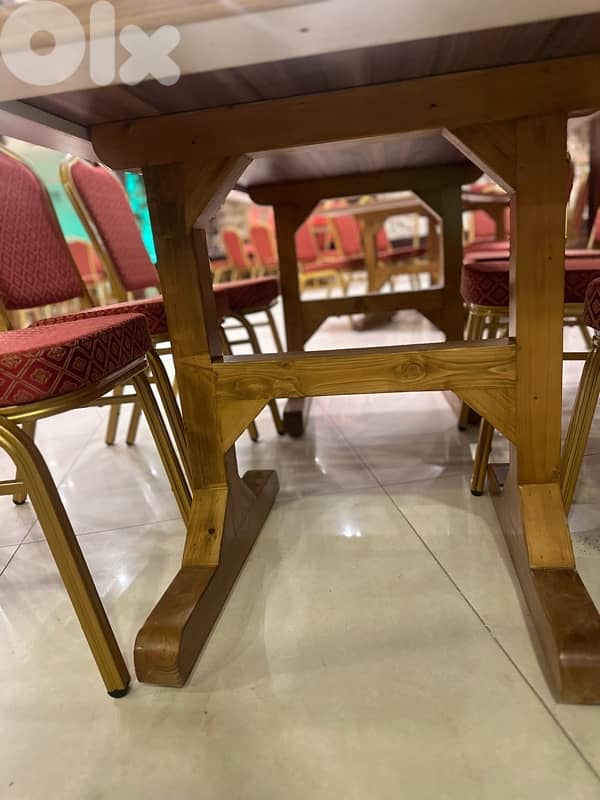 كراسي وطاولات لمطعم او لمقهى 2