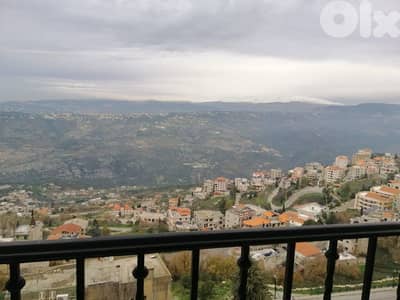 شقة للايجار في بعلشميه رأس الجبل مطلة عل البحر والجبل هاتف 03659249