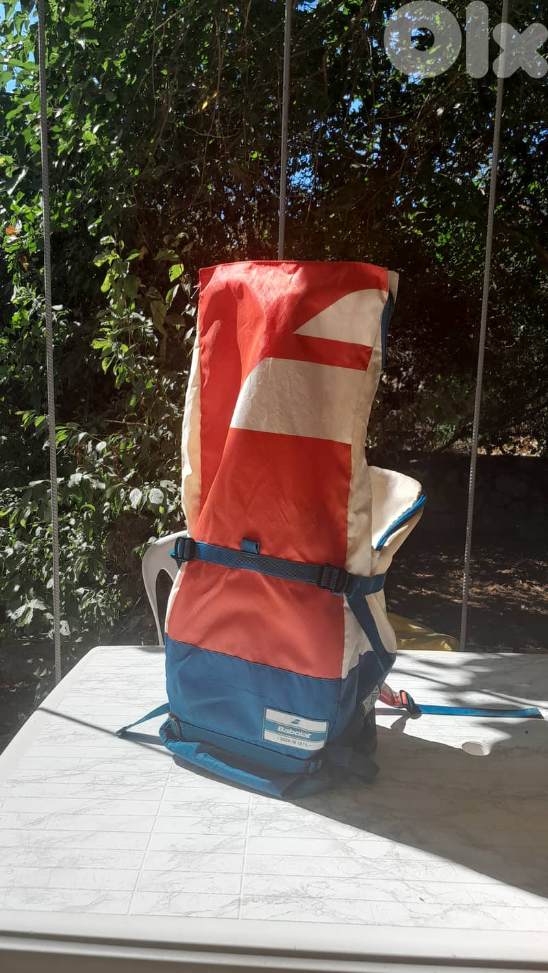Babolat Evo Tennis Backpack offer with Tennis balls + 1 free overgrip. 0
