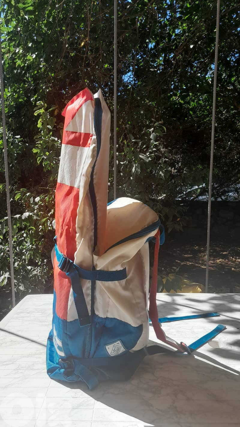 Babolat Evo Tennis Backpack offer with Tennis balls + 1 free overgrip. 5