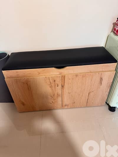 Cabinet bench