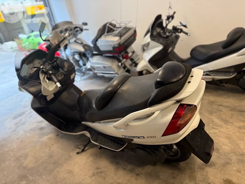 Skywave 250cc 3