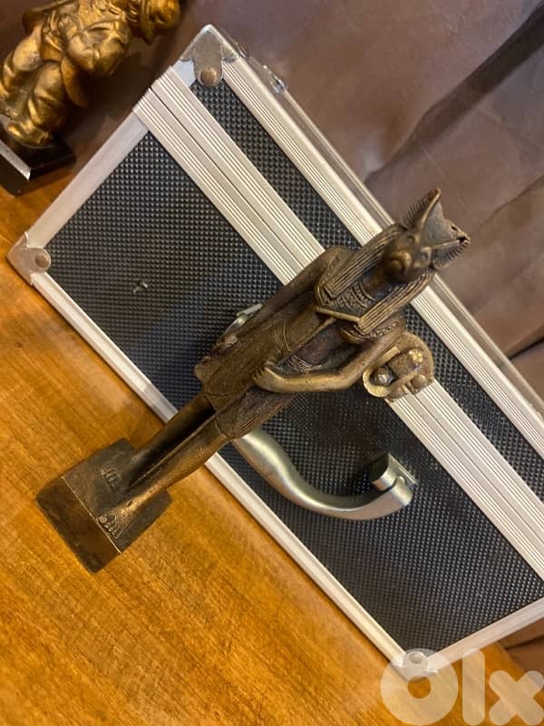 statue 0