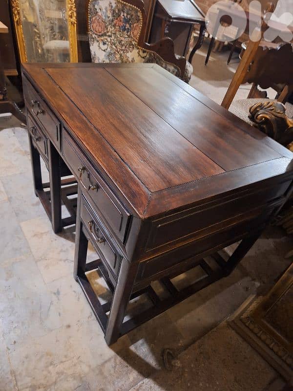 مكتب خشب جوز مسيف رائع جدا مميز ناعم انتيك قديم 1