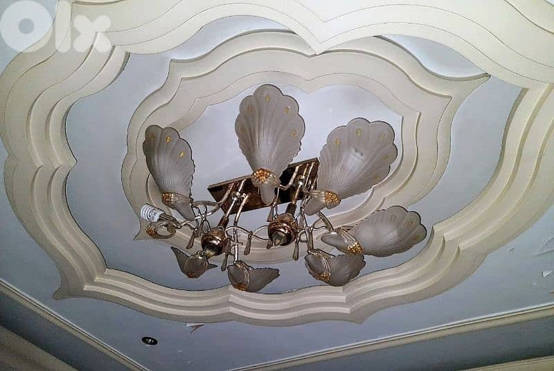 ثريا سقف كلاسيكية – تصميم ورد أو صَدَف بزجاج منقوش 0