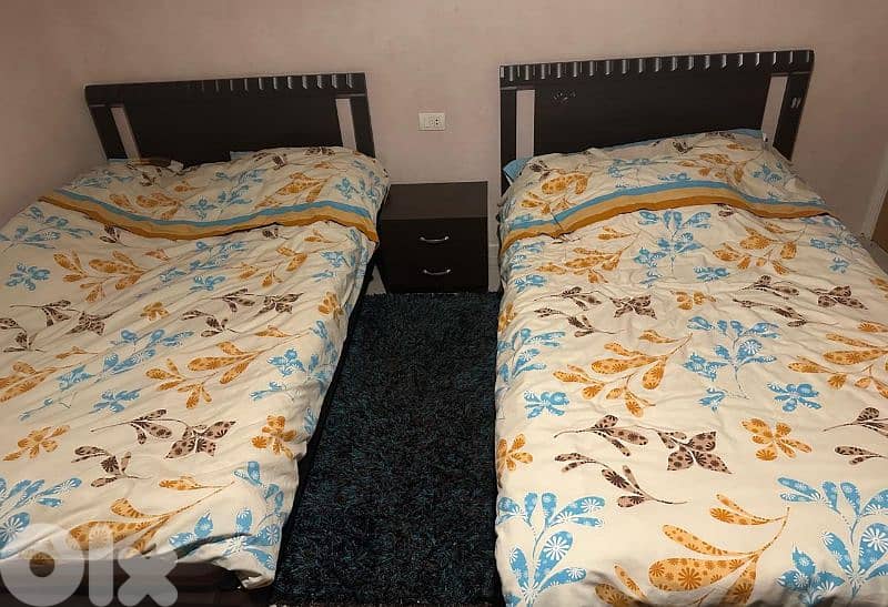 غرفة نوم للبيع ( تخت عدد 2/خزانة كبيرة/شيفونير/كومود 0