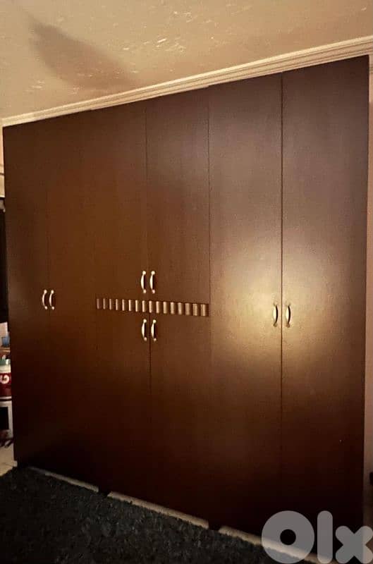 غرفة نوم للبيع ( تخت عدد 2/خزانة كبيرة/شيفونير/كومود 1