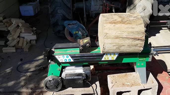 7-Ton Electric Log Splitter - آلة شق الحطب الكهربائية بقوة 7 طن 0