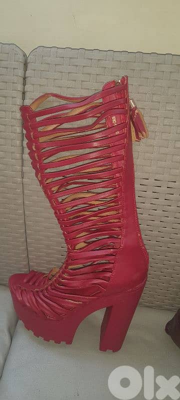 red boots 0