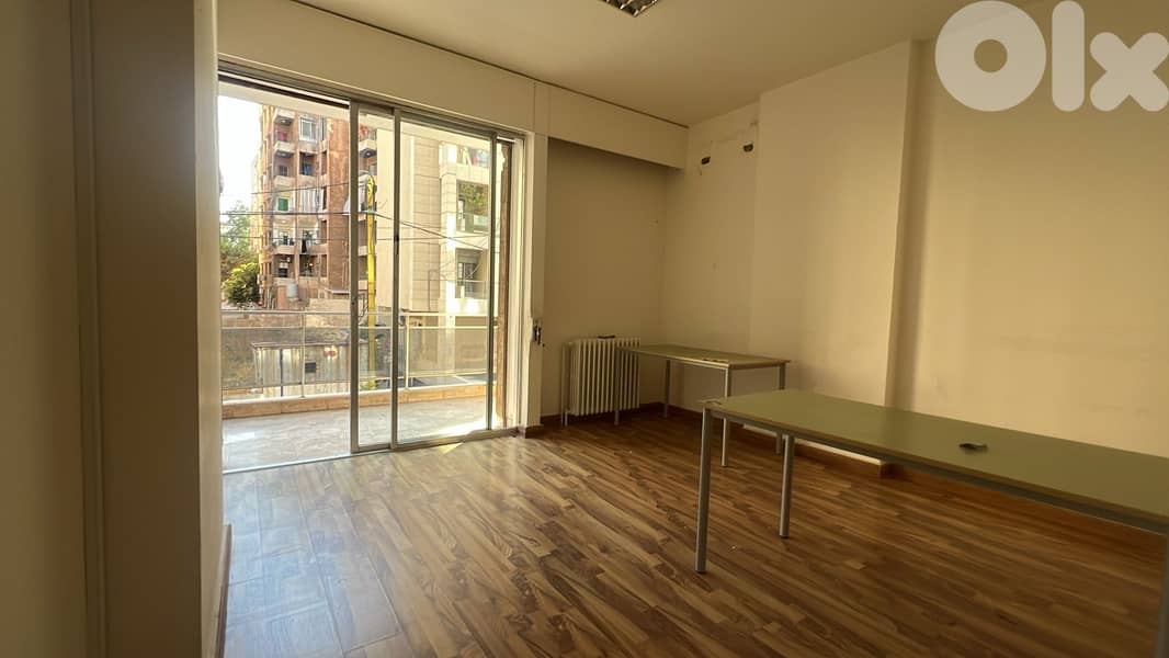 Office Space for Rent in Badaroمساحة مكتبية للإيجار في بدارو 0