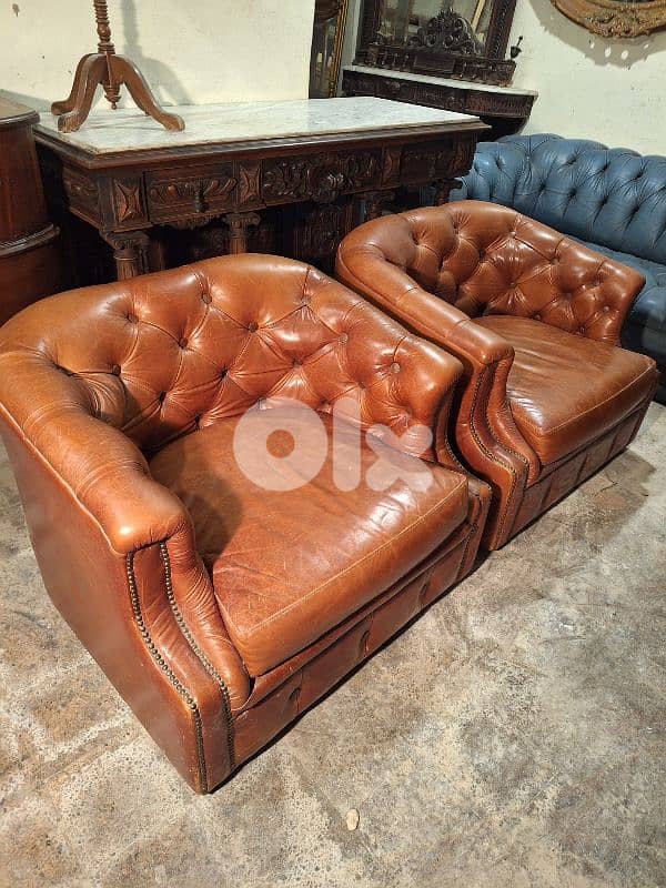 chesterfield original two pieces made in England 0