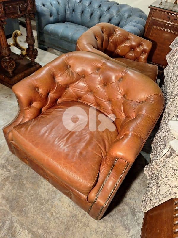 chesterfield original two pieces made in England 4