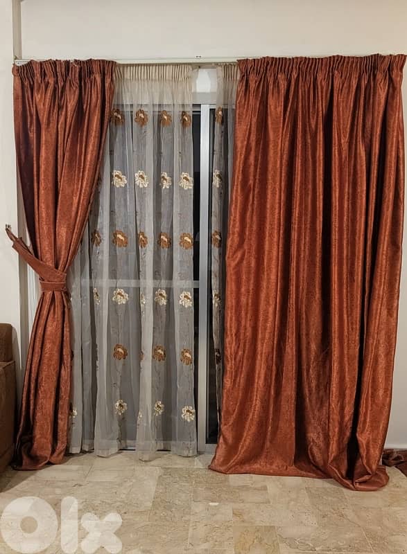 2 Sofa Sets with Curtains 3