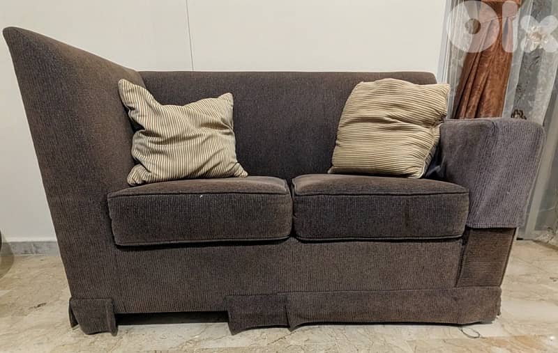 2 Sofa Sets with Curtains 4