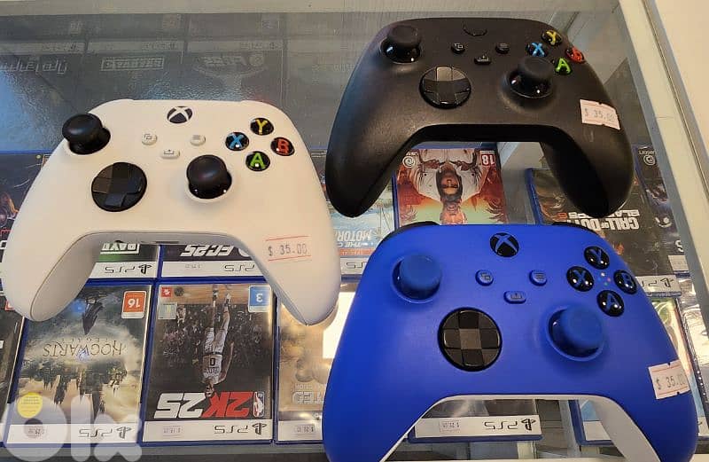 Xbox series X controllers 0