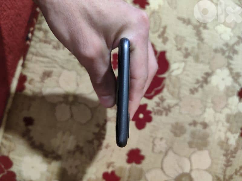 iphone 8 plus used in excellent condition 4
