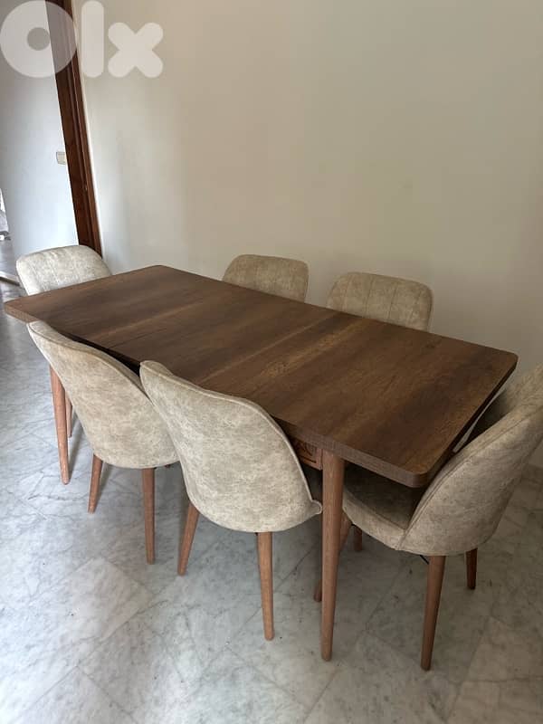 Dinning table 0