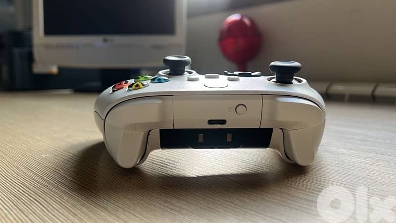 Xbox series s with battery 1