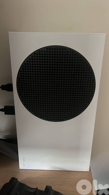 Xbox series s with battery 2