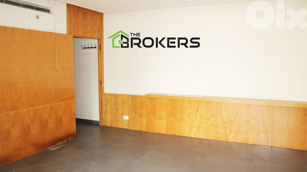 Office for Rent in Sodeco   مكتب للايجار في السوديكو 0