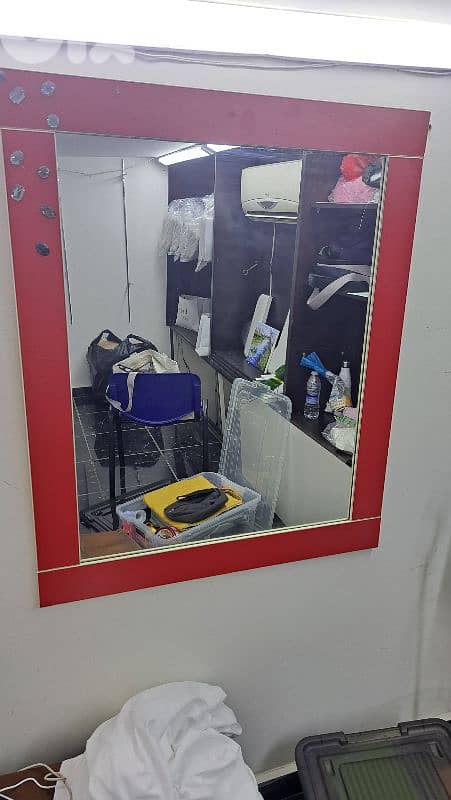 Red mirror 0