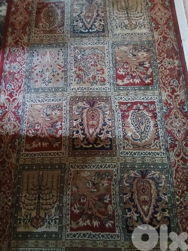 ٤ سجادات للبيع بحالة ممتازة ونضاف ومغسولين 0