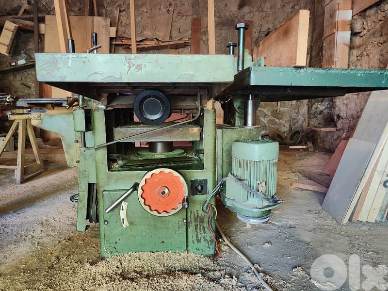 آلات وعدة منشرة 1