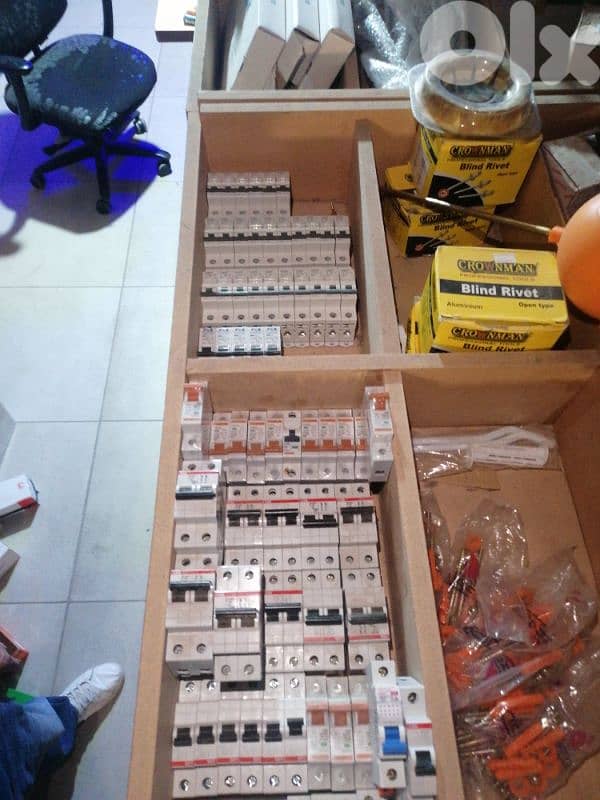 Circuit breaker ديجينتير 1
