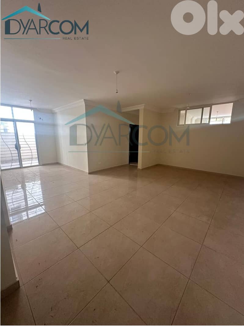 DY2833 - Amchit Apartment with Terrace & Sea View! 0