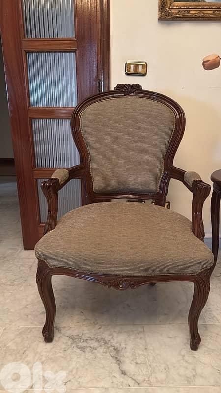 chair sofa 1 seat and round middle tables 1