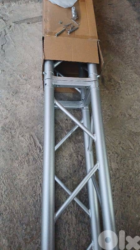 truss alluminium 2m new in box 1