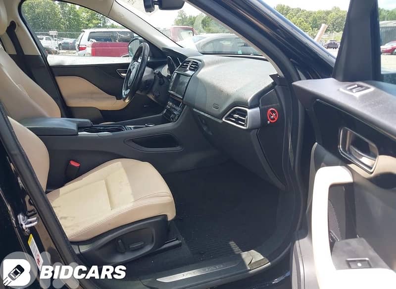 Jaguar F-Pace 2017 0