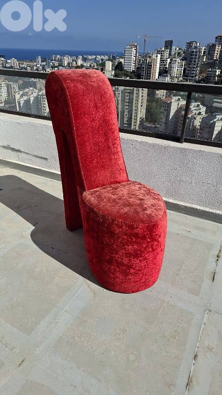 High Heel Chair – Red and Blue 3