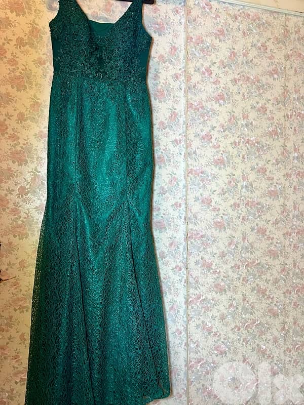 Elegant Green Lace Evening Gown 0