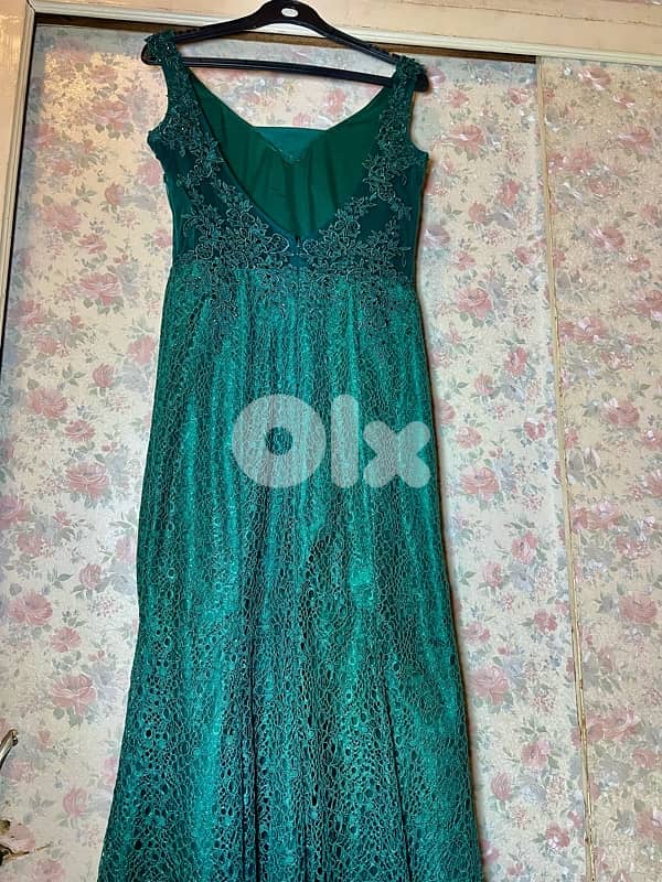 Elegant Green Lace Evening Gown 1