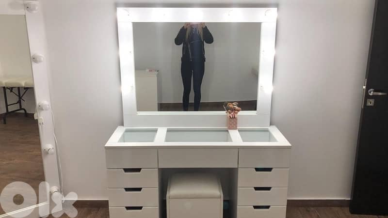 Modern Dining Room Set + Side Cabinet 2