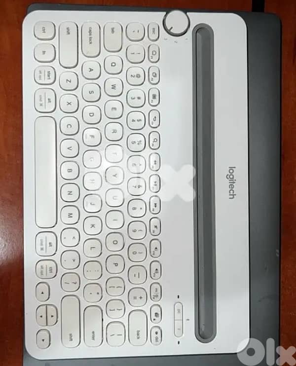 Ipad 9 64GB barley used with bluetooth keybaord 2